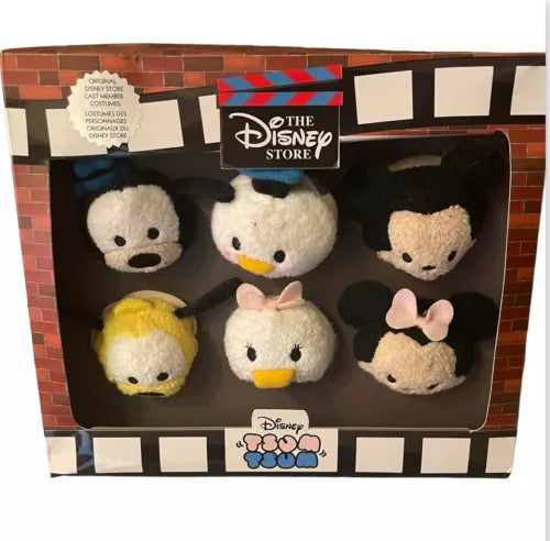 Disney Store cast member Mickey Minnie Donald Daisy pluto Goofy Tsum Tsum Soft